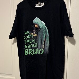 Men’s Encanto Gildan Black Tee with Green Graphic